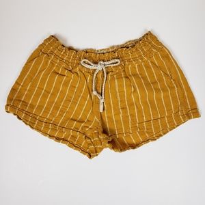 CALI 1850 Gold Striped Linen Blend Short Shorts